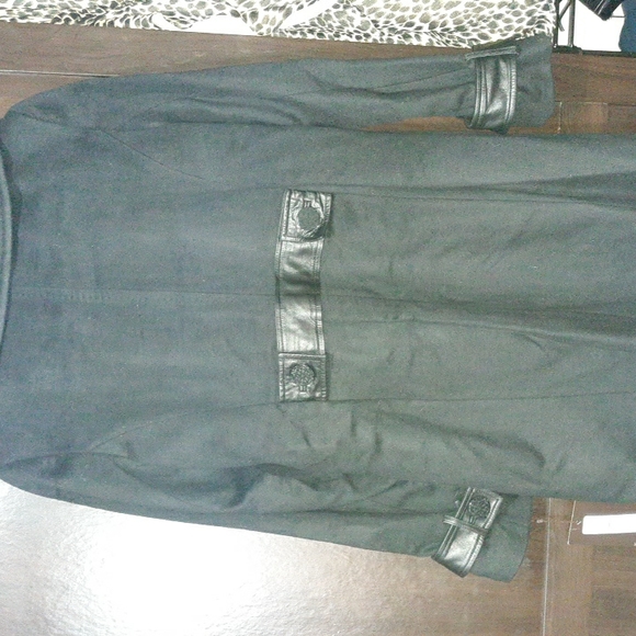 Badgley Mischka black coat. Extended collar, wonderfully made. This coat is new, - Picture 8 of 13